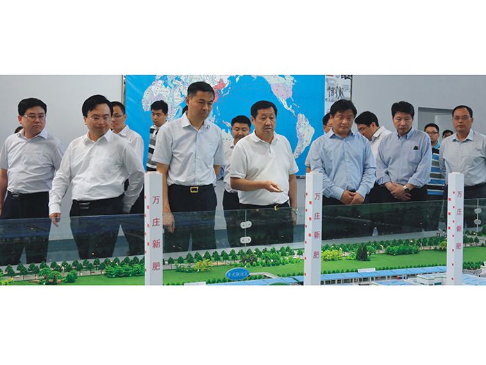 安陽市委書記李公樂（左三）上任伊始即赴91视频黄片免费調研